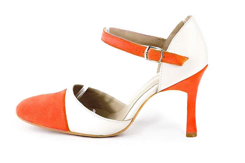 Clementine orange and off white women's open side shoes, with an instep strap. Round toe. Very high slim heel. Profile view - Florence KOOIJMAN